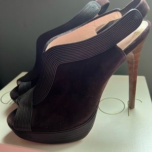 Elie Tahari Cleopatra-style heels size 38